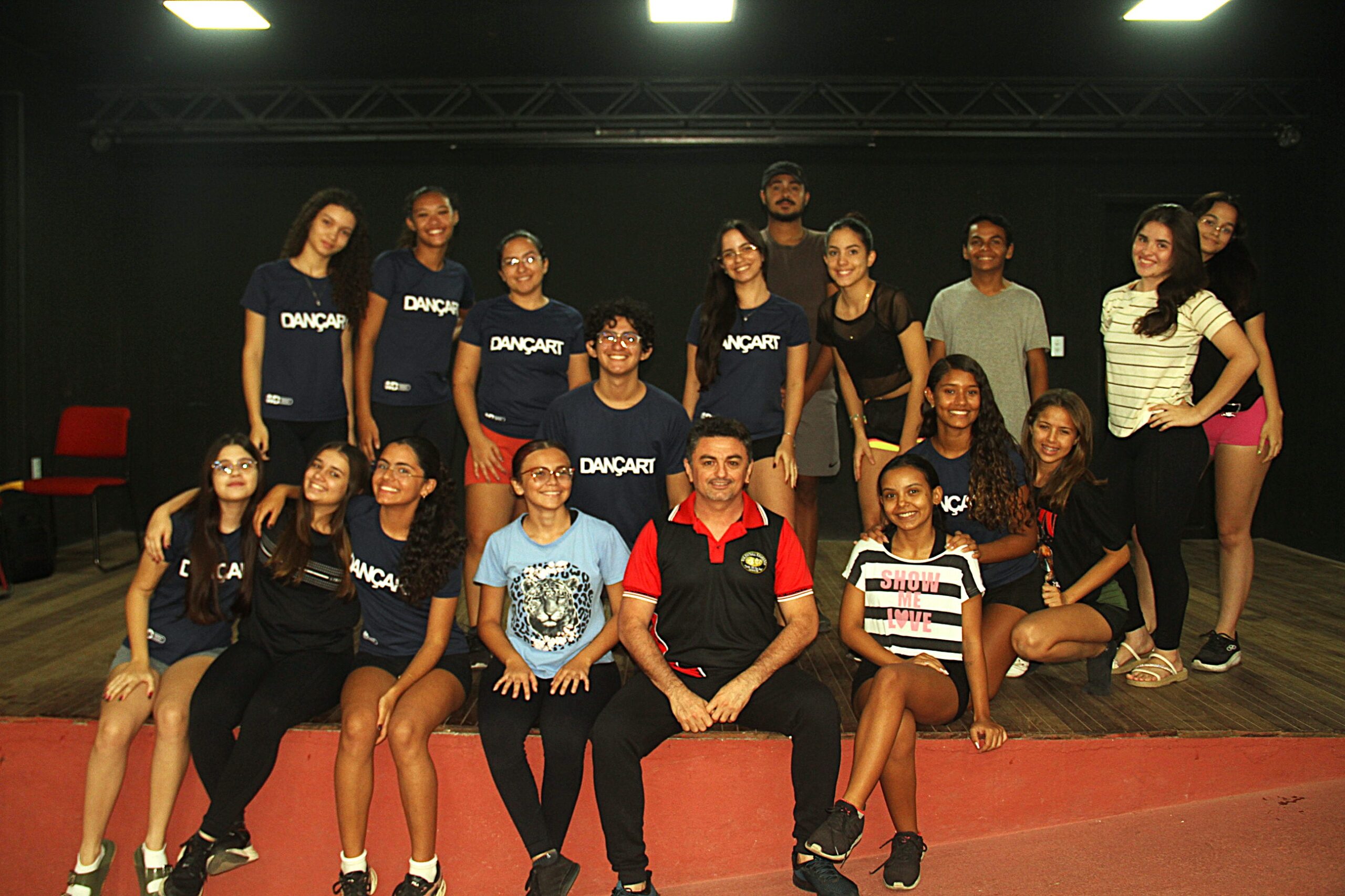 Oficinas de teatro, palhaço, elaboração de projetos, captação de recurso